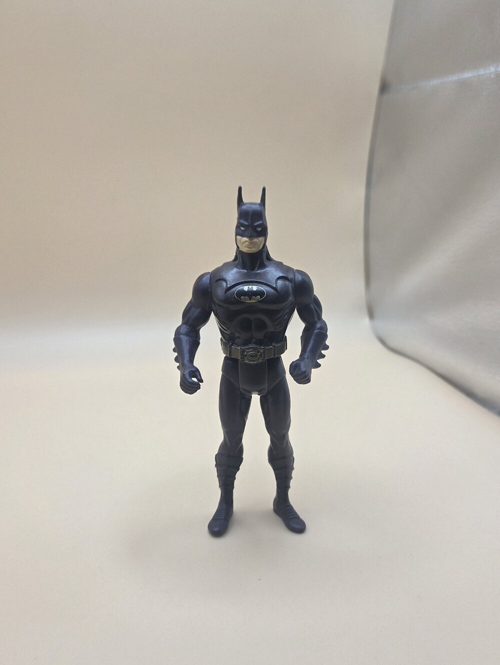 Vintage 1990 Kenner DC Comics Batman 3.75" Action Figure Collectible